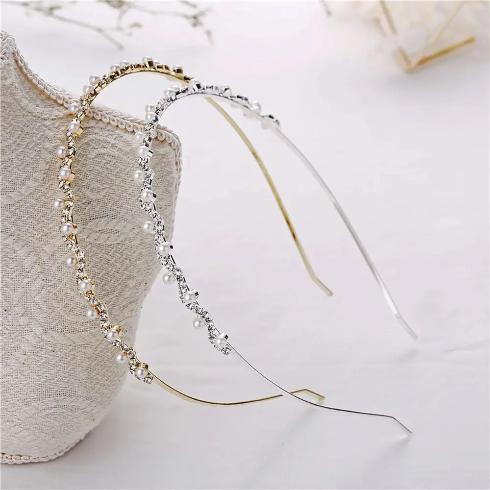 Kristall Strass Perlen Welle Haarband Frauen Braut Hochzeit Tiara Haar Zubehr Krone Stirnband Mode Hairwear
Kristall Strass Perlen Welle Haarband Frauen Braut Hochzeit Tiara Haar Zubehr Krone Stirnband Mode Hairwear