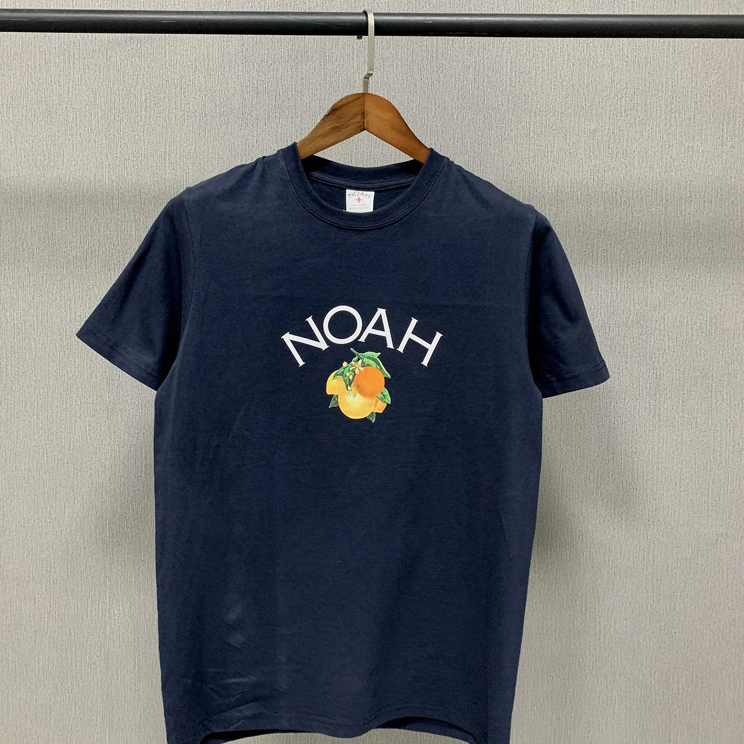 NOAH 20ss Fruit Printed Short Sleeve Men Women Classic Logo NOAH Tee 1:1 High Quality Font Printed Solid Tops
NOAH 20ss Fruit Printed Short Sleeve Men Women Classic Logo NOAH Tee 1:1 High Quality Font Printed Solid Tops