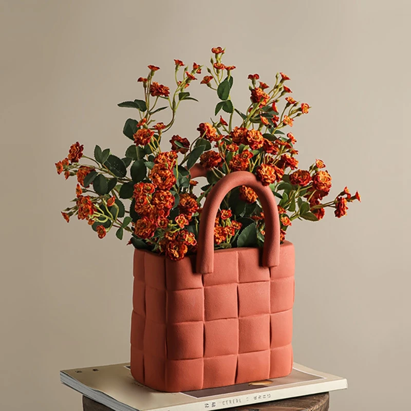 1Pcs Nordic Morandi Creative Handbag Ceramic Vase Flower Arrangement Entrance Desktop Ornaments Home Decoration
1Pcs Nordic Morandi Creative Handbag Ceramic Vase Flower Arrangement Entrance Desktop Ornaments Home Decoration