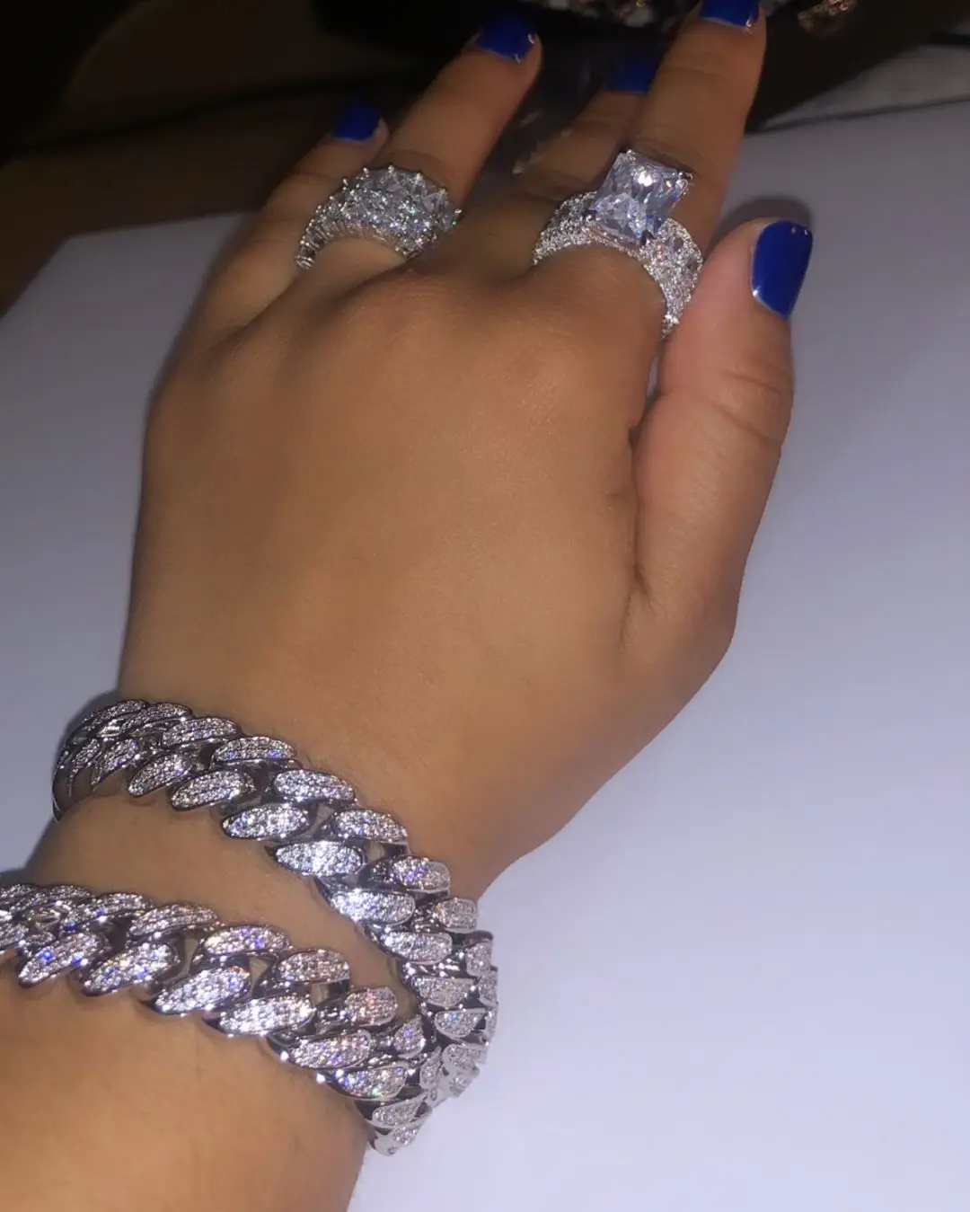 2021 Silver Gold Color 18mm Width Classic Cuban Link Chain Necklace Iced Out Bling 2 Row 5A Cz Choker for Women Jewelry
2021 Silver Gold Color 18mm Width Classic Cuban Link Chain Necklace Iced Out Bling 2 Row 5A Cz Choker for Women Jewelry