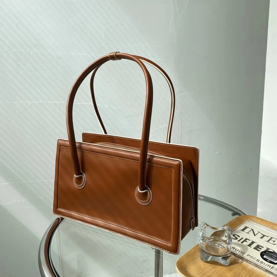 2021 Large Capacity New Handle Bag Exquisite Women Commuter Bag High Quality Leather Square Shoulder Bag For Women
2021 Large Capacity New Handle Bag Exquisite Women Commuter Bag High Quality Leather Square Shoulder Bag For Women