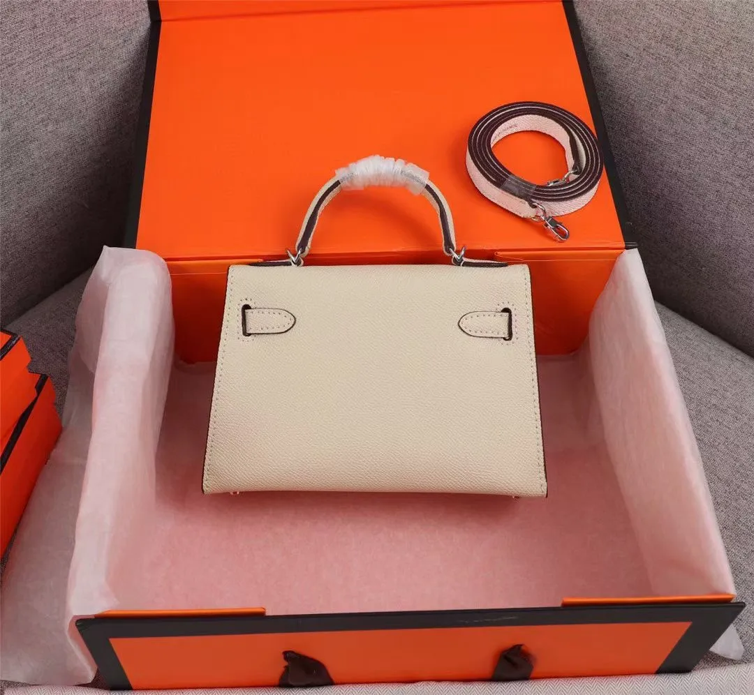 2021 luxury fashion high-end portable messenger bag top designer design Internet celebrity hot sale
2021 luxury fashion high-end portable messenger bag top designer design Internet celebrity hot sale
