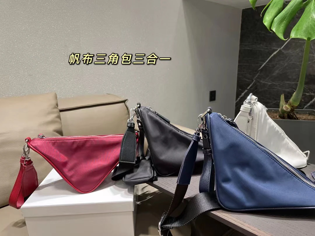 400018 with LOGO top high-end trend design fashion large-capacity one-shoulder diagonal all-match three-in-one triangle bag
400018 with LOGO top high-end trend design fashion large-capacity one-shoulder diagonal all-match three-in-one triangle bag