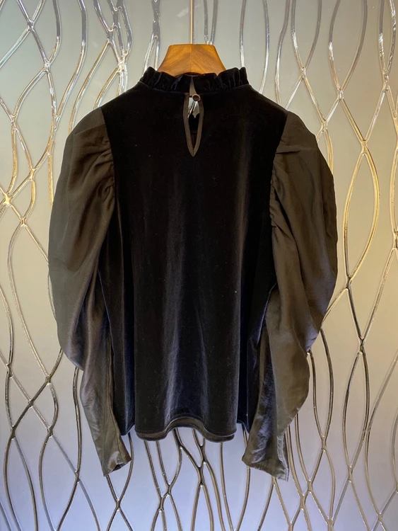 2020 autumn and winter new women's clothing pleated neckline decoration wrinkled long-sleeved velvet all-match shirt 1121
2020 autumn and winter new women's clothing pleated neckline decoration wrinkled long-sleeved velvet all-match shirt 1121