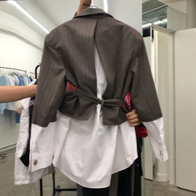 2021 new fashion lace-up waist stitching fake two-piece striped suit jacket female trend blazer women
2021 new fashion lace-up waist stitching fake two-piece striped suit jacket female trend blazer women