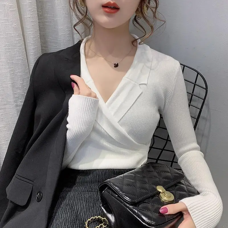 V-neck bottoming sweater women's interior wear autumn and winter new foreign style net red slim pullover sweater women's coat
V-neck bottoming sweater women's interior wear autumn and winter new foreign style net red slim pullover sweater women's coat