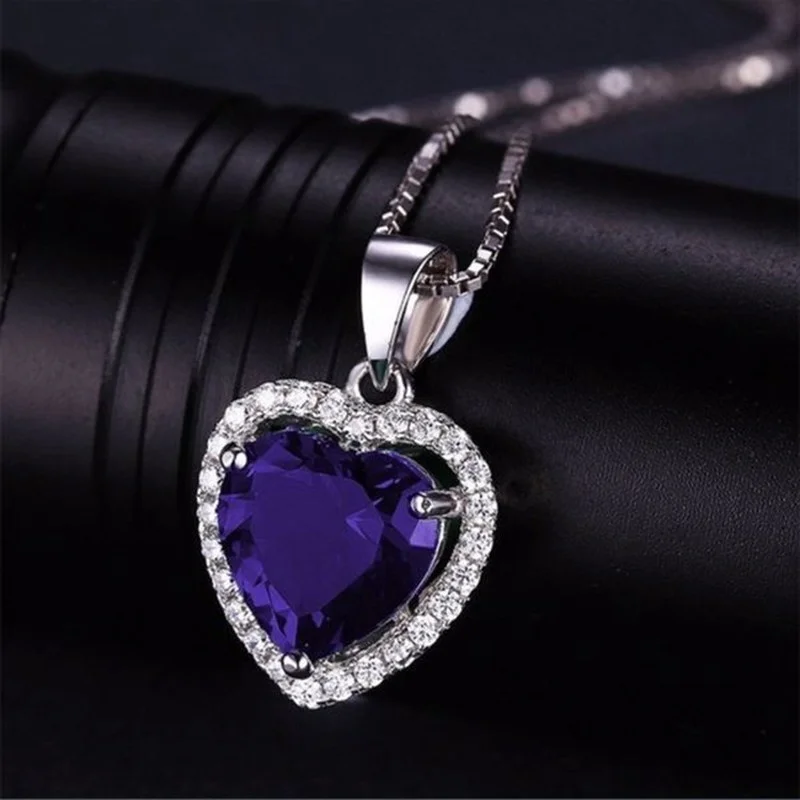 Fashion Classic Retro Heart-shaped Light Luxury Simple Birthday Gift Party Women's Pendant Necklace
Fashion Classic Retro Heart-shaped Light Luxury Simple Birthday Gift Party Women's Pendant Necklace