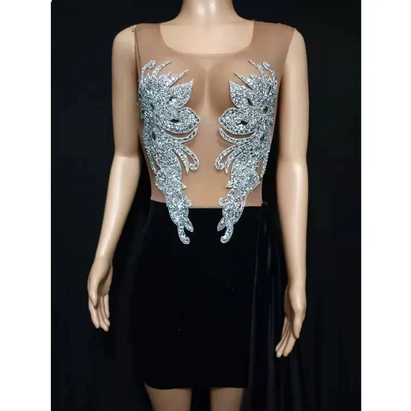 Sparkly Silver Stones Mesh Velve Transparent Dress Birthday Celebrate Sexy Evening Long Train Dress Dancer Singer Costume
Sparkly Silver Stones Mesh Velve Transparent Dress Birthday Celebrate Sexy Evening Long Train Dress Dancer Singer Costume