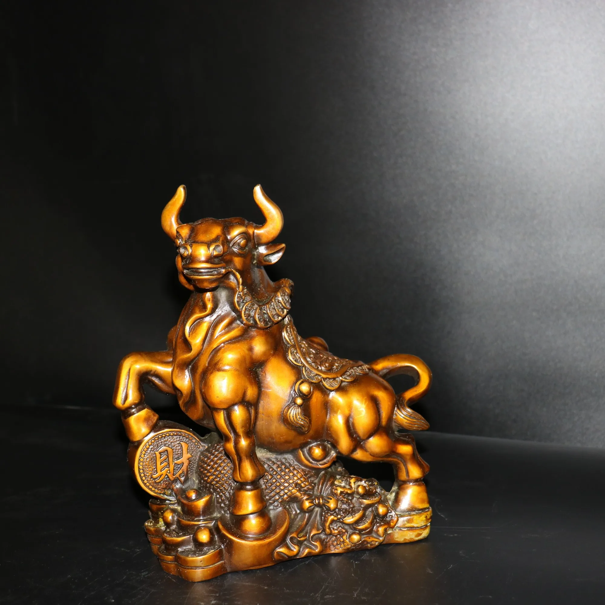 Home Christmas Decorations Gifts,Chinese Antique Collection,Old Bronze Cow/Ox Bull Sculpture,Length 21CM Height 23CM
Home Christmas Decorations Gifts,Chinese Antique Collection,Old Bronze Cow/Ox Bull Sculpture,Length 21CM Height 23CM