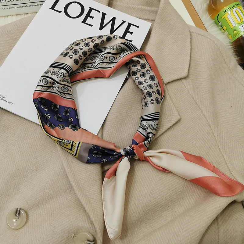 2021 Spring New 70*70cm Simulation Silk Scarf Female Cashew Dot Small Square Scarf Customization Present
2021 Spring New 70*70cm Simulation Silk Scarf Female Cashew Dot Small Square Scarf Customization Present
