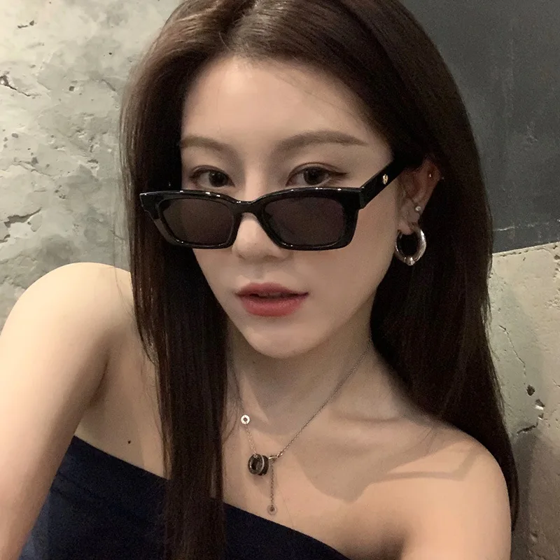 2020 new fashion brand designer square sunglasses men and women same sunglasses classic retro glasses UV400
2020 new fashion brand designer square sunglasses men and women same sunglasses classic retro glasses UV400