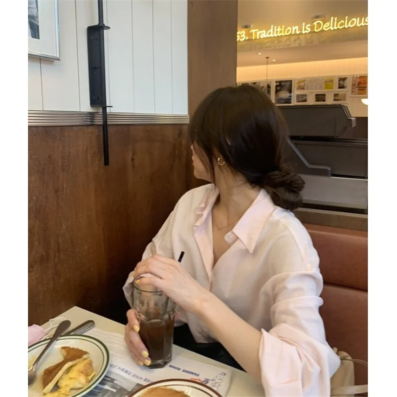 Shirt spring 2021 new women's lapel single-breasted simple pink casual cardigan thin loose commuter top
Shirt spring 2021 new women's lapel single-breasted simple pink casual cardigan thin loose commuter top