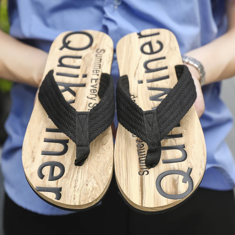 New summer cool and comfortable men's flip-flops, trendy outdoor beach shoes, sports and leisure personality all-match sandals
New summer cool and comfortable men's flip-flops, trendy outdoor beach shoes, sports and leisure personality all-match sandals