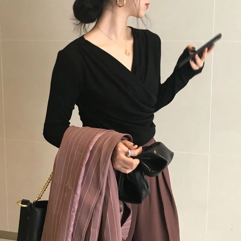 French V-neck Slim Fitting Long Sleeve Inside T-shirt Women's Autumn 2021 New Korean Black Bottomed Shirt Top
French V-neck Slim Fitting Long Sleeve Inside T-shirt Women's Autumn 2021 New Korean Black Bottomed Shirt Top