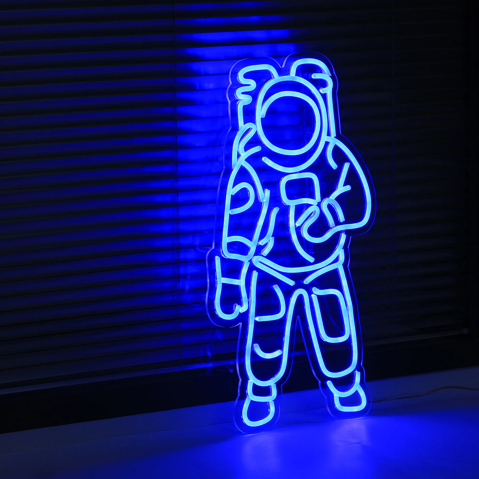 Custom neon monochrome/seven-color dazzling RGB lighting Astronaut Sign For Birthday Gifting Wall Bar Restaurant Wedding Decor
Custom neon monochrome/seven-color dazzling RGB lighting Astronaut Sign For Birthday Gifting Wall Bar Restaurant Wedding Decor