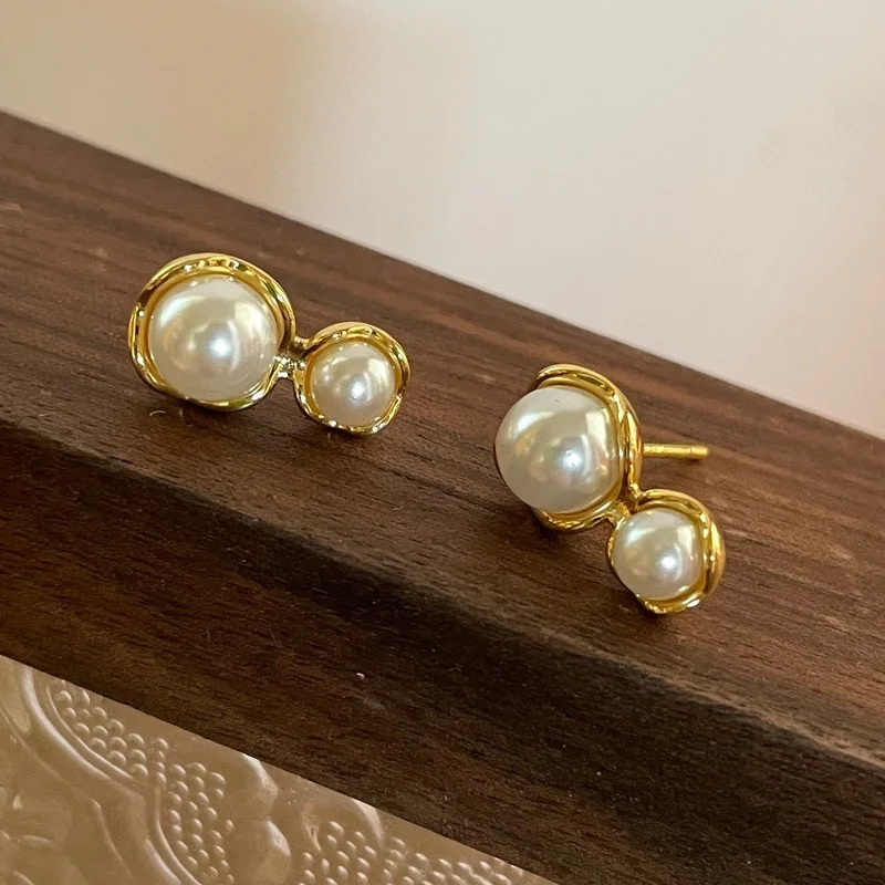 Simple double pearl three-dimensional modeling simple sweet earrings earrings female
Simple double pearl three-dimensional modeling simple sweet earrings earrings female