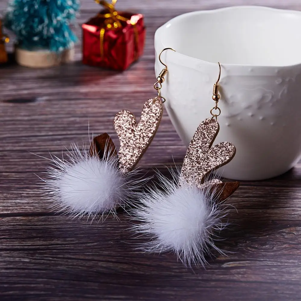 Cartoon Santa Claus / Snowman / Bell / Elk Felt Fabric Earrings Christmas Earrings For Women Christmas Carnival Party Gift 
Cartoon Santa Claus / Snowman / Bell / Elk Felt Fabric Earrings Christmas Earrings For Women Christmas Carnival Party Gift