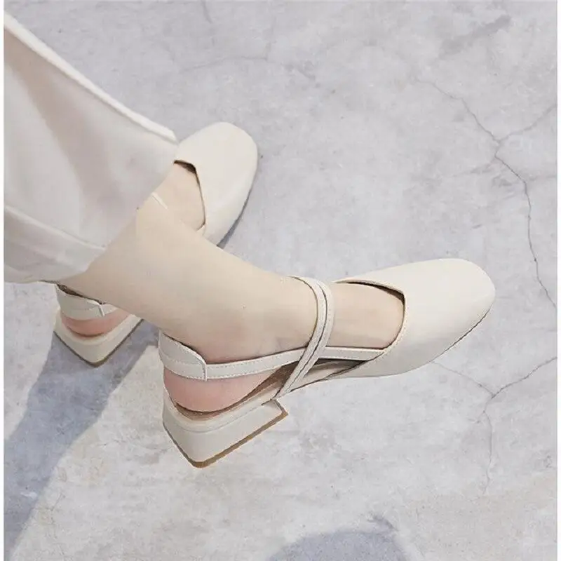 2021 New Women's Middle Heel Sandals Square Buckle Thick Heel Korean Women's Sandals Hollow Women's Shoes
2021 New Women's Middle Heel Sandals Square Buckle Thick Heel Korean Women's Sandals Hollow Women's Shoes