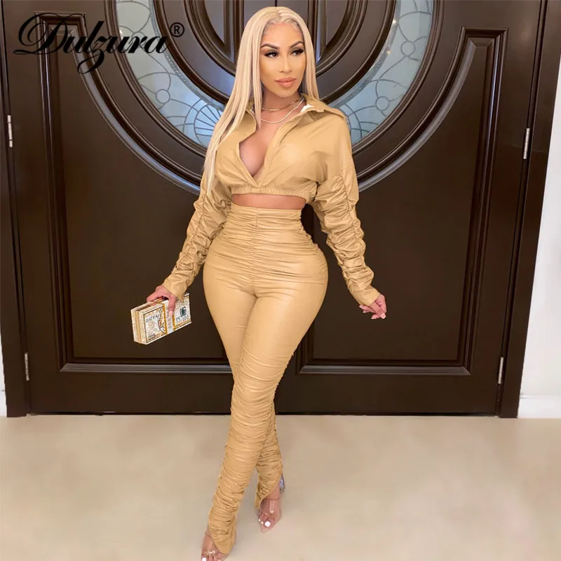 Женский комплект из 2 предметов из искусственной кожи Dulzura, укороченный топ с длинными рукавами, v-образным вырезом и высокой талией, облегаю... 
Женский комплект из 2 предметов из искусственной кожи Dulzura, укороченный топ с длинными рукавами, v-образным вырезом и высокой талией, облегаю...