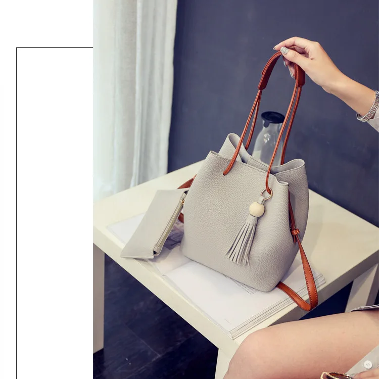 2021 new simple texture women's bag fashion personality tassel wooden bead portable cross bag Korean women's shoulder bag
2021 new simple texture women's bag fashion personality tassel wooden bead portable cross bag Korean women's shoulder bag