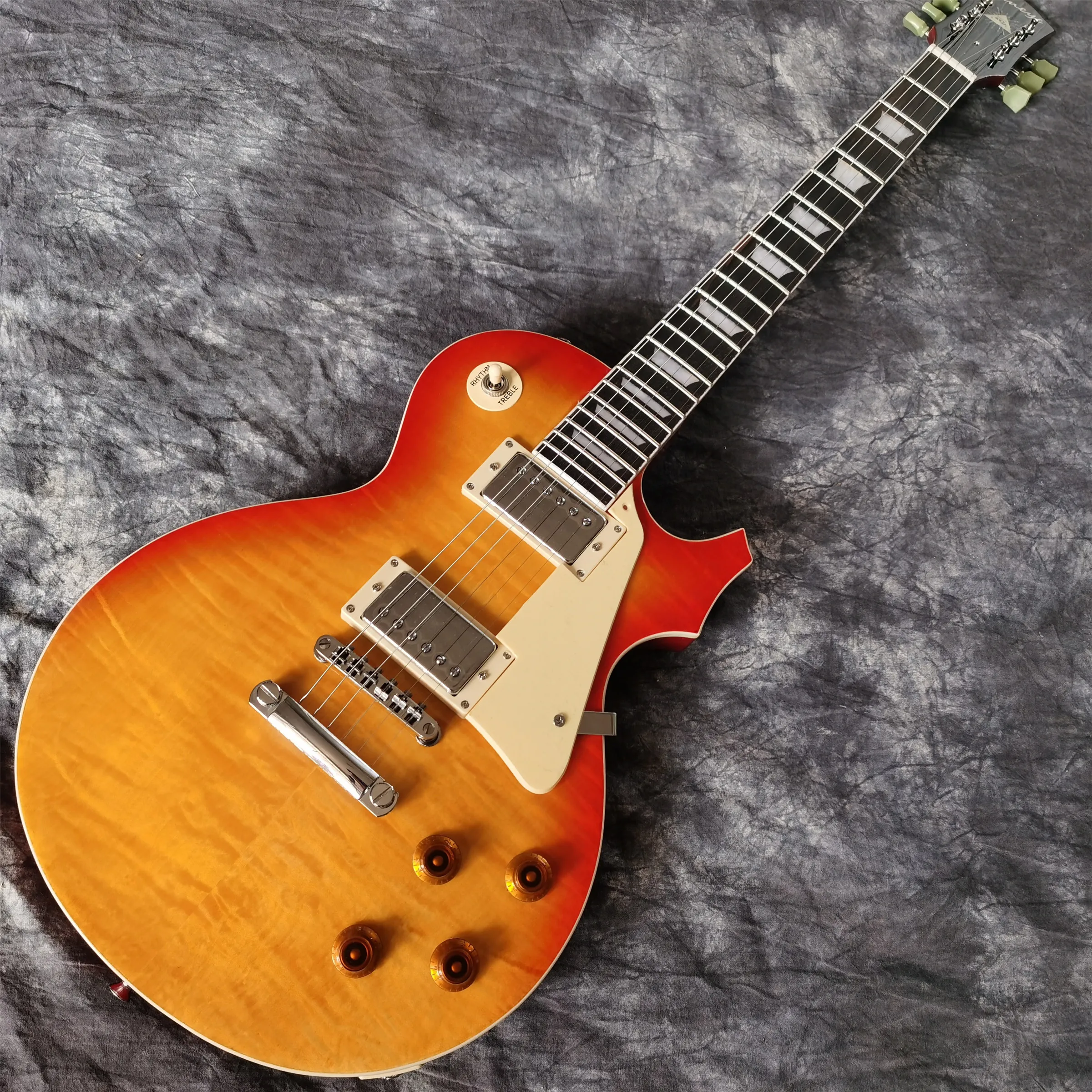 High quality Chinese factory honey burst color electric guitar , chrome color hardware , can be customized , free shipping
High quality Chinese factory honey burst color electric guitar , chrome color hardware , can be customized , free shipping