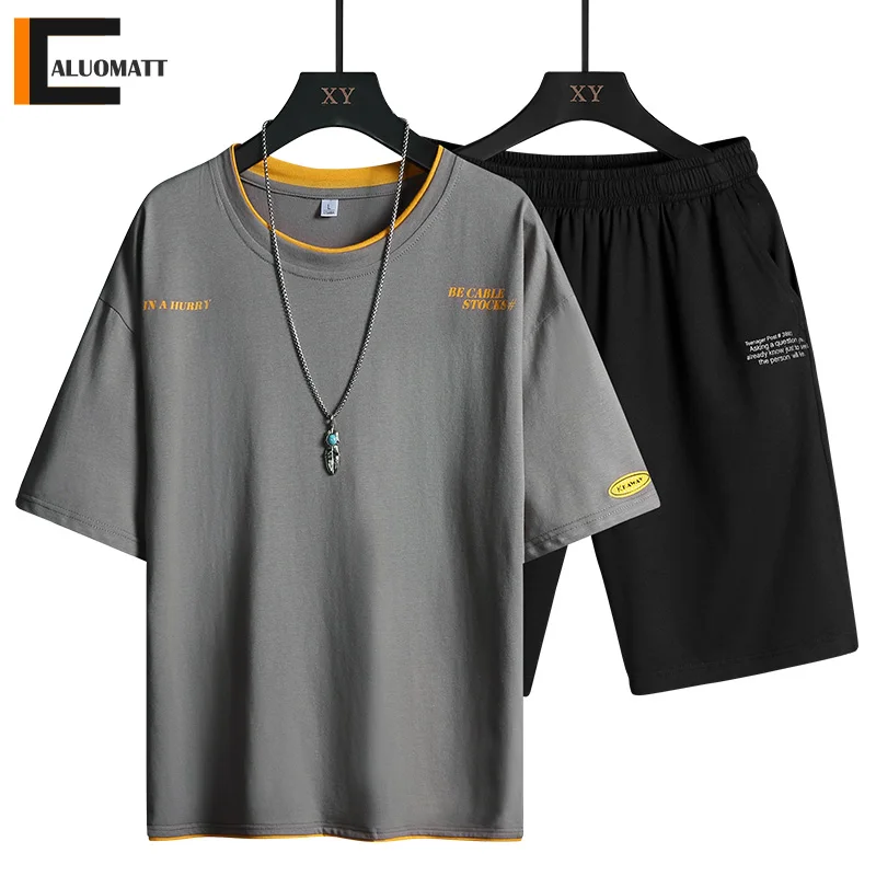 Summer 2021 New Men's Set Fashion Tracksuit Sets Men Print Short-sleeved T-Shirt and Shorts Casual Sportswear Suit Male Clothing
Summer 2021 New Men's Set Fashion Tracksuit Sets Men Print Short-sleeved T-Shirt and Shorts Casual Sportswear Suit Male Clothing
