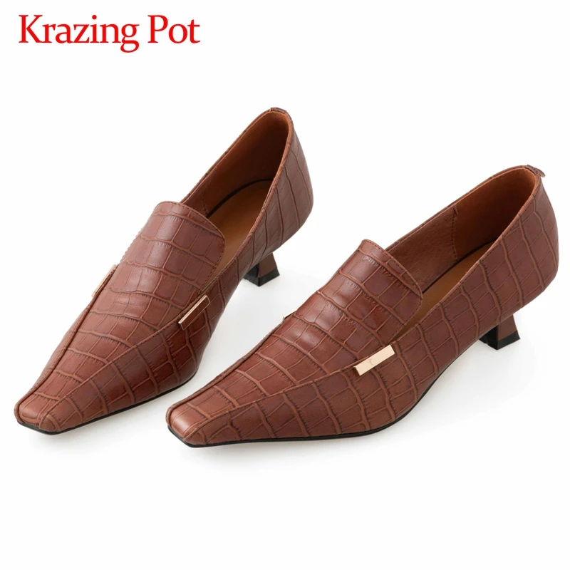 Krazing Pot large size european style full grain leather stone pattern small square toe med heel slip on office lady pumps L32
Krazing Pot large size european style full grain leather stone pattern small square toe med heel slip on office lady pumps L32