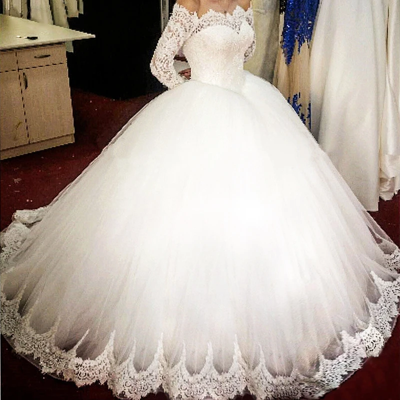Gorgeous Scalloped Neck Off Shoulder Full Sleeve Wedding Gown Basque Waistline Wedding Dress
Gorgeous Scalloped Neck Off Shoulder Full Sleeve Wedding Gown Basque Waistline Wedding Dress