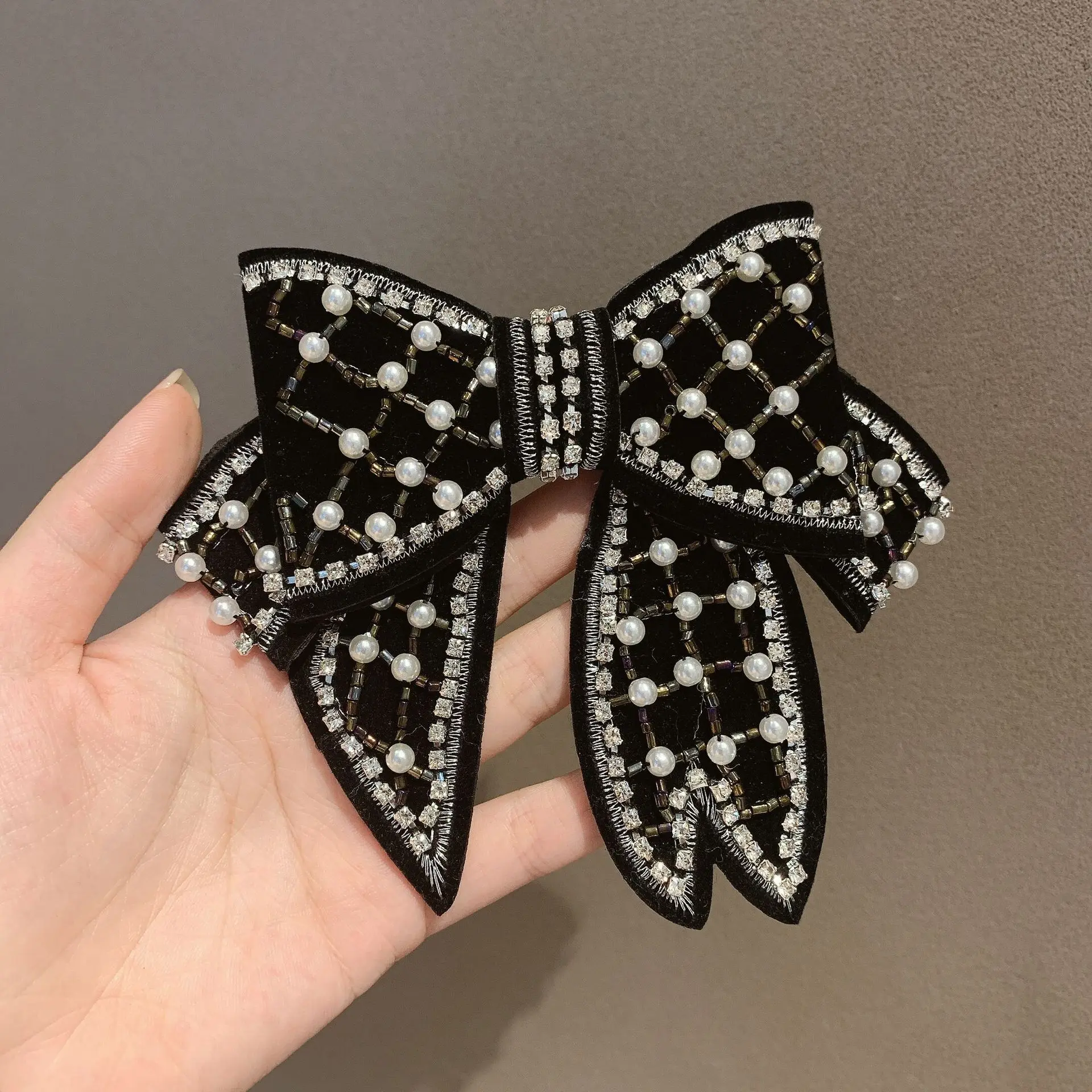 Crystal Pearl Big Bow Hair Clips For Women High-end Flower Hair Accessories Rhinestone Hairpins Bows Flower Hairgirps Barrette
Crystal Pearl Big Bow Hair Clips For Women High-end Flower Hair Accessories Rhinestone Hairpins Bows Flower Hairgirps Barrette