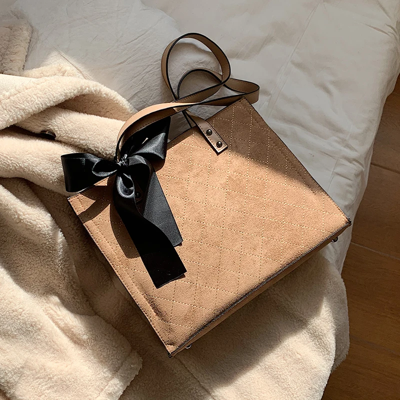 Сетчатая вместительная сумка для подмышек, новинка зимы 2021, матовая женская дизайнерская сумка из искусственной кожи, винтажная сумка-месс... 
Сетчатая вместительная сумка для подмышек, новинка зимы 2021, матовая женская дизайнерская сумка из искусственной кожи, винтажная сумка-месс...