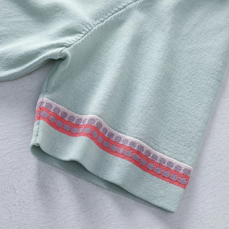 Female short sleeve T-shirt in the summer of 2021 the new leisure render unlined upper garment of a thin sweater coat lapels
Female short sleeve T-shirt in the summer of 2021 the new leisure render unlined upper garment of a thin sweater coat lapels