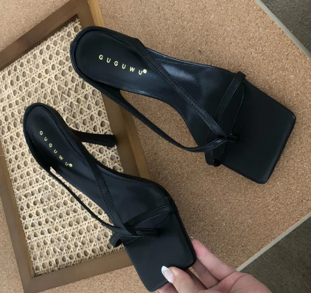 Shoes Woman 2021 Rubber Flip Flops Slippers Soft Low Luxury Slides Pantofle Hawaiian Comfort Designer New Hoof Heels PU Fabric B
Shoes Woman 2021 Rubber Flip Flops Slippers Soft Low Luxury Slides Pantofle Hawaiian Comfort Designer New Hoof Heels PU Fabric B