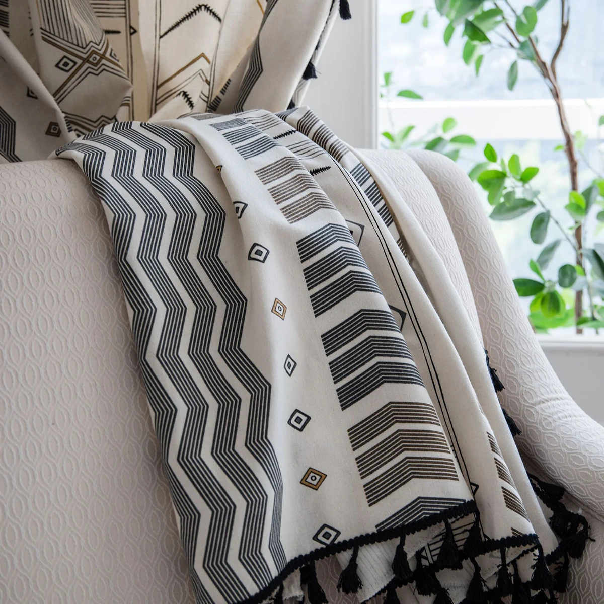 150x240cm Window Curtain Tassel Bedroom Drap Sheer Screening Valances Home Decor Hotel Striped Europe Style Rod Pocket Curtain
150x240cm Window Curtain Tassel Bedroom Drap Sheer Screening Valances Home Decor Hotel Striped Europe Style Rod Pocket Curtain