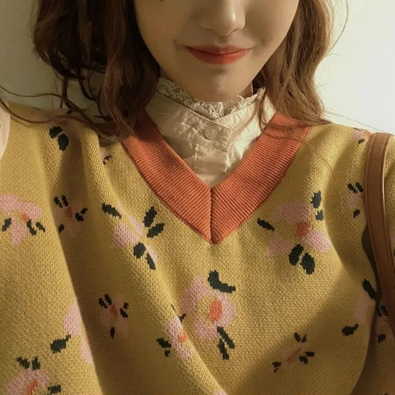 Women Pullovers Fashion Casual V-neck Sleeveless Floral Printed Retro Sweaters Harajuku Korean All-match Outwear Sweet Girl Chic
Women Pullovers Fashion Casual V-neck Sleeveless Floral Printed Retro Sweaters Harajuku Korean All-match Outwear Sweet Girl Chic