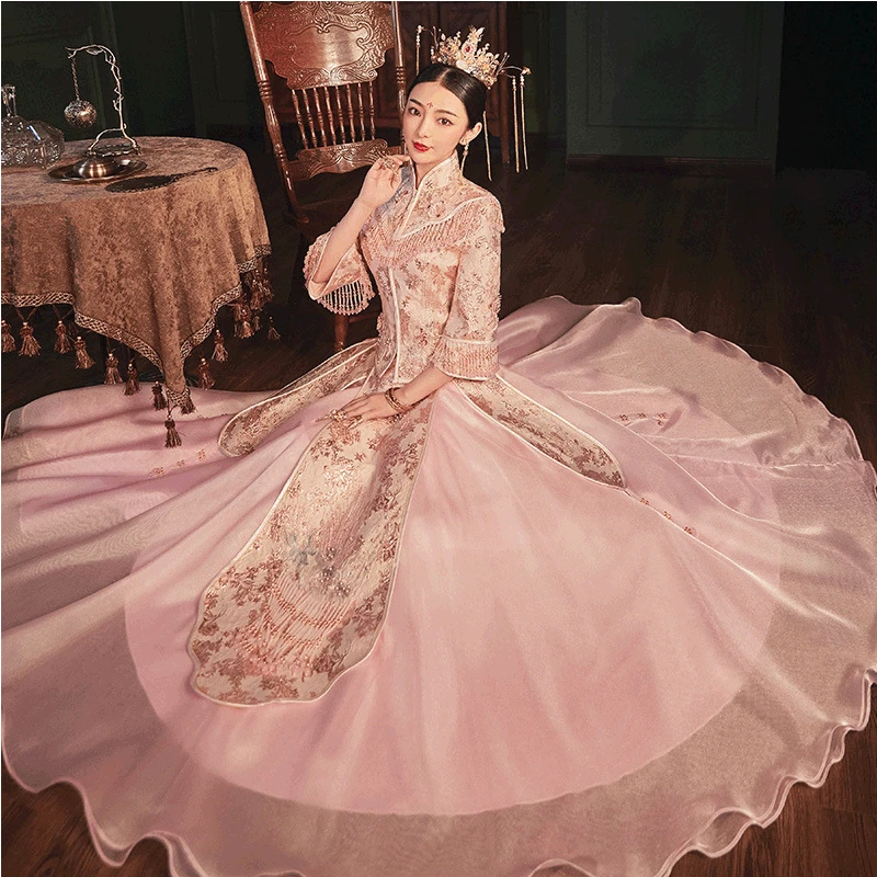 Pink Chinese Women Cheongsam Qipao Exquisite Embroidery Wedding Dress Handmade Beads Bride Costume Oriental Marrige Set
Pink Chinese Women Cheongsam Qipao Exquisite Embroidery Wedding Dress Handmade Beads Bride Costume Oriental Marrige Set