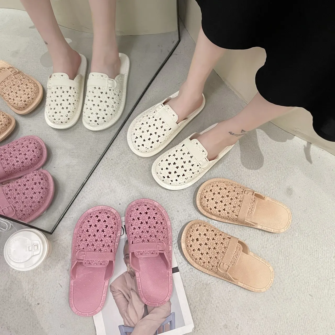 2021 Summer New Women's Shoes Fashion Flower Soft Bottom Hole Shoes Non Slip Beach Shoes Slippers
2021 Summer New Women's Shoes Fashion Flower Soft Bottom Hole Shoes Non Slip Beach Shoes Slippers