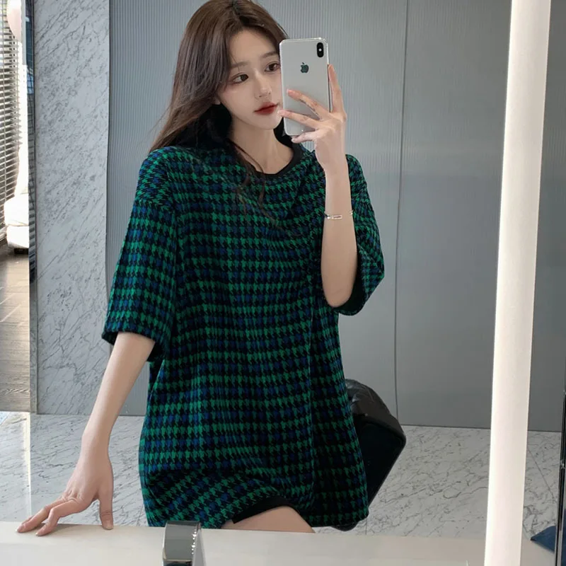 Design sense houndstooth Korean short-sleeved T-shirt Hong Kong style retro loose bottoming shirt top women
Design sense houndstooth Korean short-sleeved T-shirt Hong Kong style retro loose bottoming shirt top women