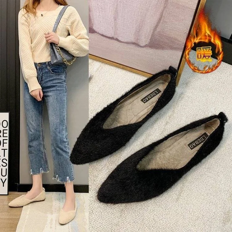 Pointed Plush Single Shoes Women's Shoes 2021 New Versatile Thick Heel Medium Heel Pea Shoes Plush Shoes Fashion Flats Shoes
Pointed Plush Single Shoes Women's Shoes 2021 New Versatile Thick Heel Medium Heel Pea Shoes Plush Shoes Fashion Flats Shoes