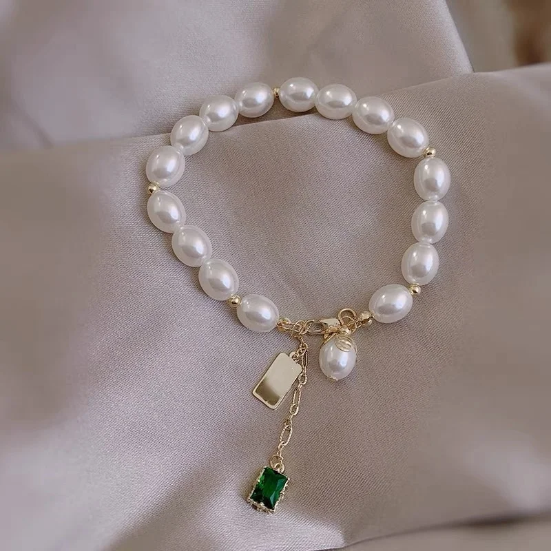 French Style Elegant Temperament Women Bracelet One Layer Freshwater Pearl Emerald Pendant Bracelet for Lady Gifts
French Style Elegant Temperament Women Bracelet One Layer Freshwater Pearl Emerald Pendant Bracelet for Lady Gifts