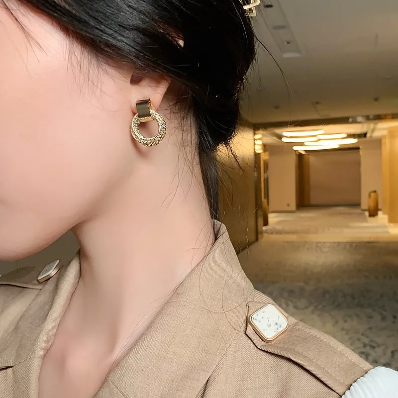 Newe Retro Metallic Gold Multiple Small Circle Pendant Earrings Fashion Wedding Party Unusual Earrings For Woman Jewelry
Newe Retro Metallic Gold Multiple Small Circle Pendant Earrings Fashion Wedding Party Unusual Earrings For Woman Jewelry