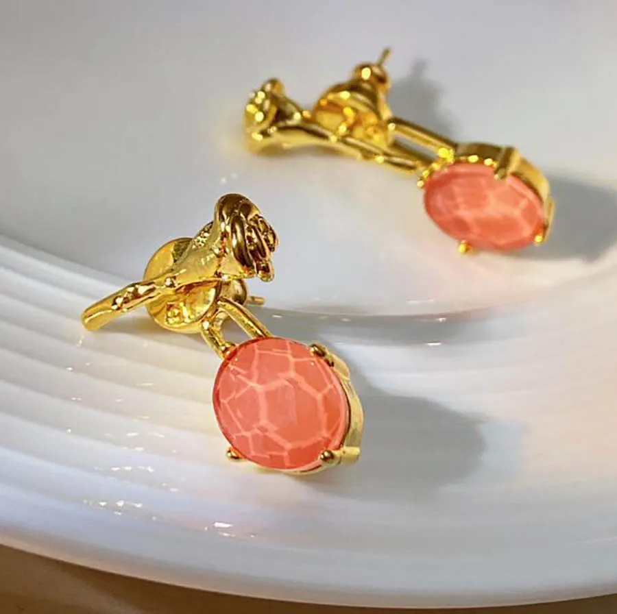 Женские серьги-гвоздики в стиле ретро с розами
Женские серьги-гвоздики в стиле ретро с розами