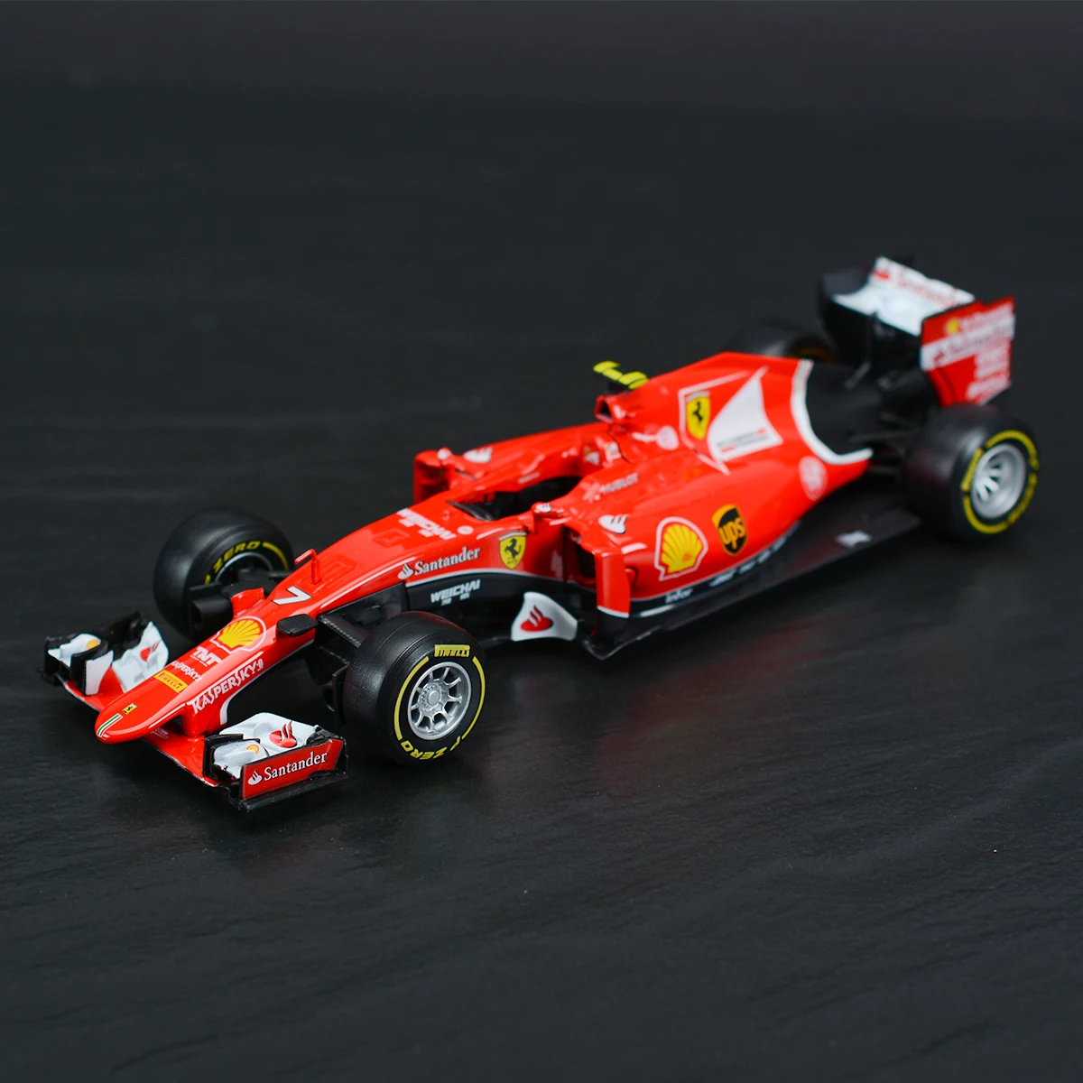 Bburago 1:24 Ferrari 2015 SF15-T F1 Racing Formula Car Static Simulation Diecast Alloy Model Car
Bburago 1:24 Ferrari 2015 SF15-T F1 Racing Formula Car Static Simulation Diecast Alloy Model Car
