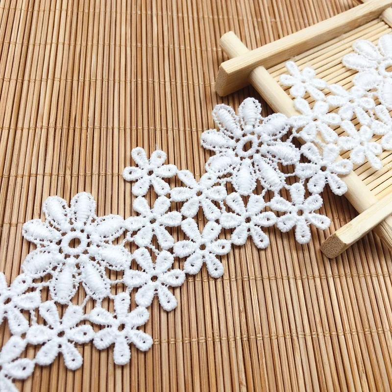 Water-soluble lace clothing accessories DIY milk silk barcode computer embroidery flowers 4.5CM
Water-soluble lace clothing accessories DIY milk silk barcode computer embroidery flowers 4.5CM