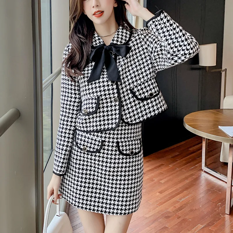 Женский винтажный костюм из двух предметов, блейзер с длинным рукавом и воротником с бантом + повседневная юбка, Осень-зима
Женский винтажный костюм из двух предметов, блейзер с длинным рукавом и воротником с бантом + повседневная юбка, Осень-зима