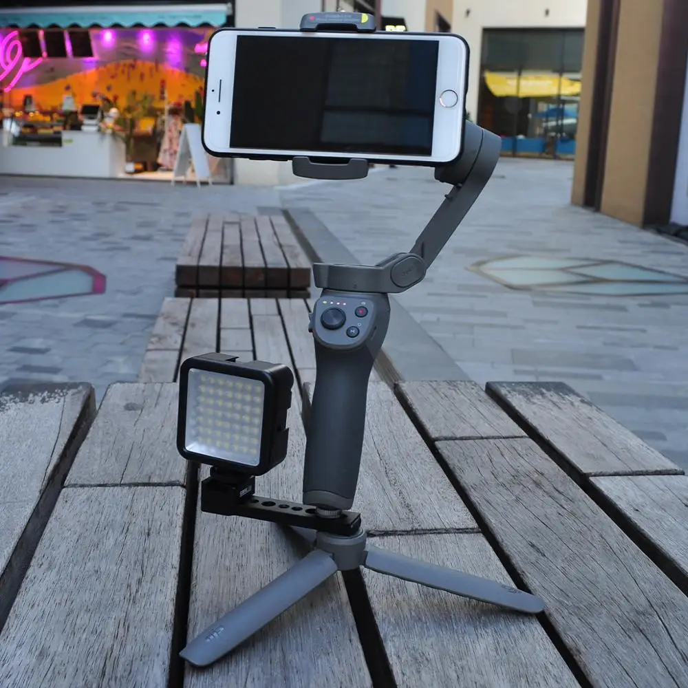 Универсальный шарнирный кронштейн STARTRC с ручным PTZ заполсветильник и алюминиевым складным штативом для DJI OSMO Mobile 3/2 Zhiyun Smooth 4/Q 
Универсальный шарнирный кронштейн STARTRC с ручным PTZ заполсветильник и алюминиевым складным штативом для DJI OSMO Mobile 3/2 Zhiyun Smooth 4/Q