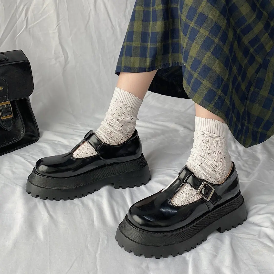 Lolita shoes platform Black High Heels Shoes Women Pumps Fashion Patent Leather Platform Shoes Woman Round Toe Mary Jane Shoes
Lolita shoes platform Black High Heels Shoes Women Pumps Fashion Patent Leather Platform Shoes Woman Round Toe Mary Jane Shoes