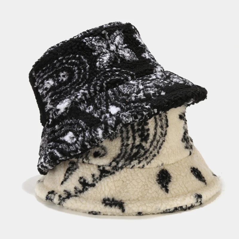 Осенне-зимняя шапка с граффити из овечьей шерсти, плюшевая шапка из овечьей шерсти, зимняя теплая шапка для мужчин и женщин 
Осенне-зимняя шапка с граффити из овечьей шерсти, плюшевая шапка из овечьей шерсти, зимняя теплая шапка для мужчин и женщин