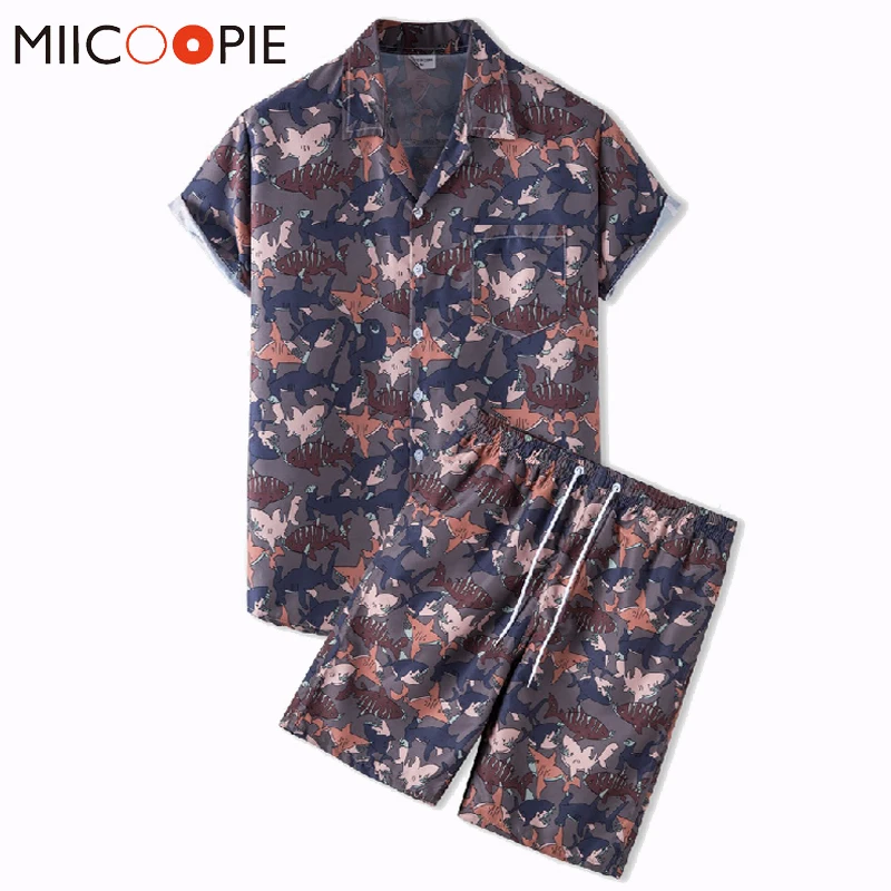 2021 Men's Hawaiian Suit Summer Causal Funny Shark Print Short Sleeve Shirt + Beach Shorts Streetwear 2 Pieces Fashion Jumpsuits
2021 Men's Hawaiian Suit Summer Causal Funny Shark Print Short Sleeve Shirt + Beach Shorts Streetwear 2 Pieces Fashion Jumpsuits
