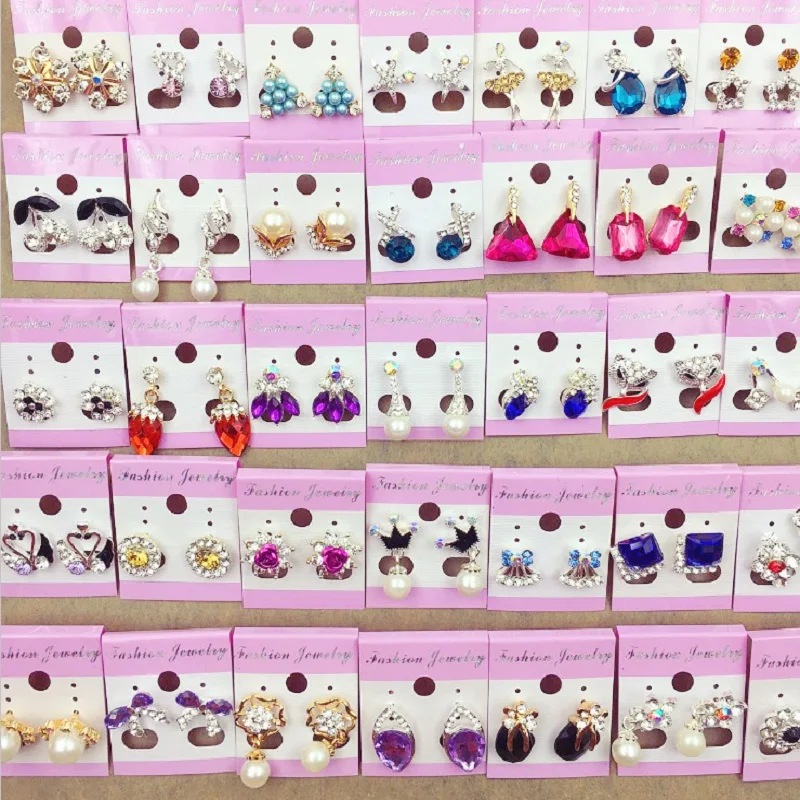 30 Pairs/Batch Popular Accessories Cute Color Crystal Mix Earrings Ladies Fashion Gift Party Charm Jewelry Earrings for Woman
30 Pairs/Batch Popular Accessories Cute Color Crystal Mix Earrings Ladies Fashion Gift Party Charm Jewelry Earrings for Woman