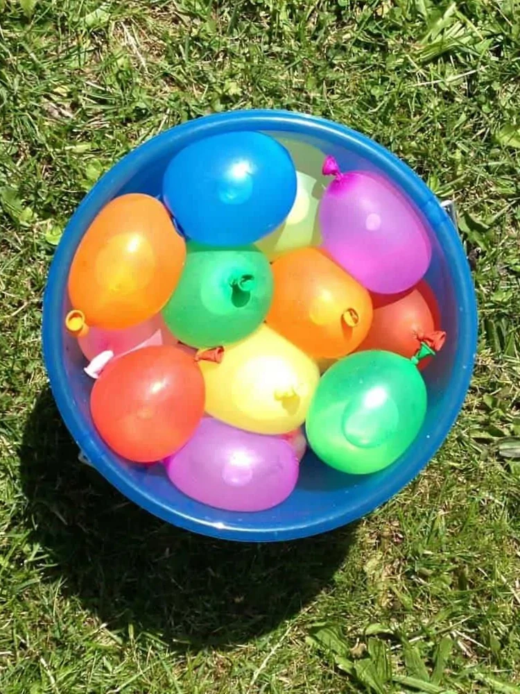 111pcs Summer Water Fight Artifact Automatic Knotted Water Balloon Quick Water Filling Water Balloon Children's Birthday Toy
111pcs Summer Water Fight Artifact Automatic Knotted Water Balloon Quick Water Filling Water Balloon Children's Birthday Toy